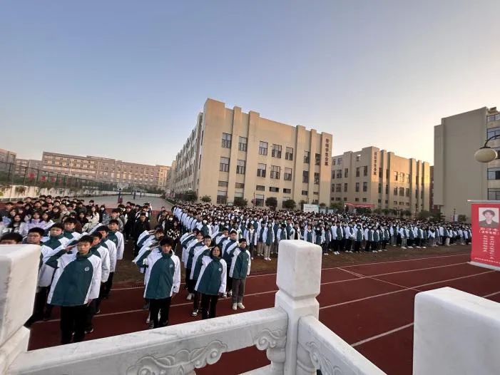 武汉榕霖新学期第一次升旗仪式