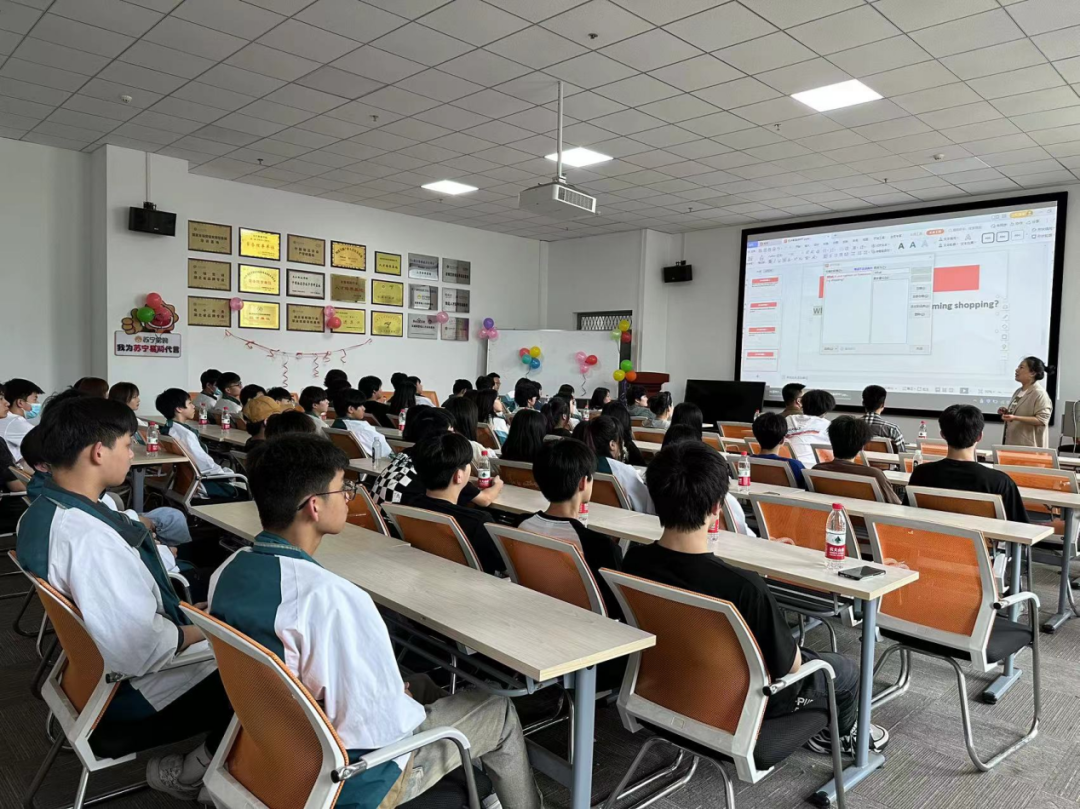 研学参观促成长 知行合一在路上——我校学生长江职业学院参观学习